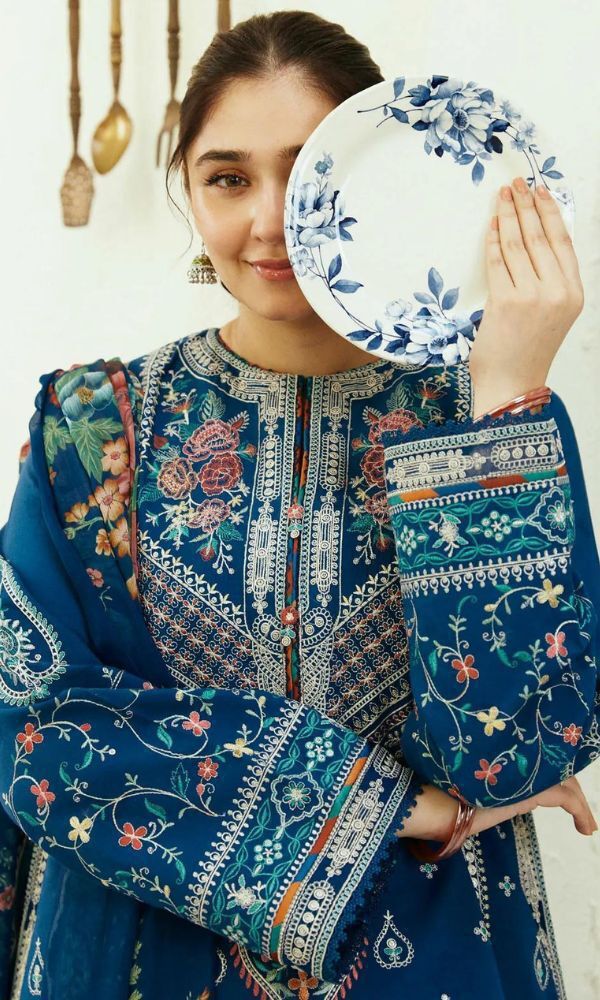 Zarqaaa Zara Shahjahan 1075 Luxury Lawn Suit - Image 2