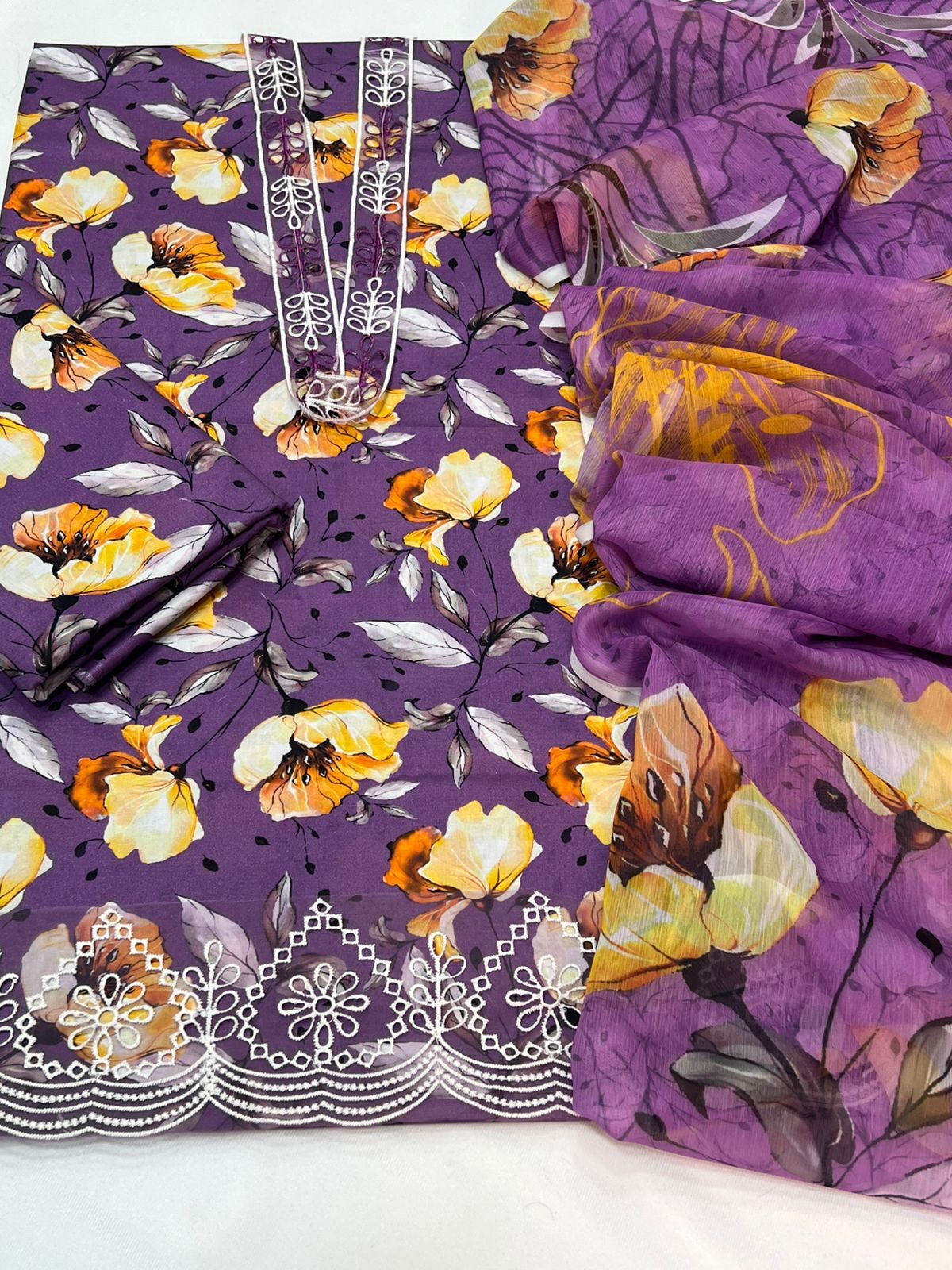 Baroque Lawn 3 Piece Suit Summer - Image 3