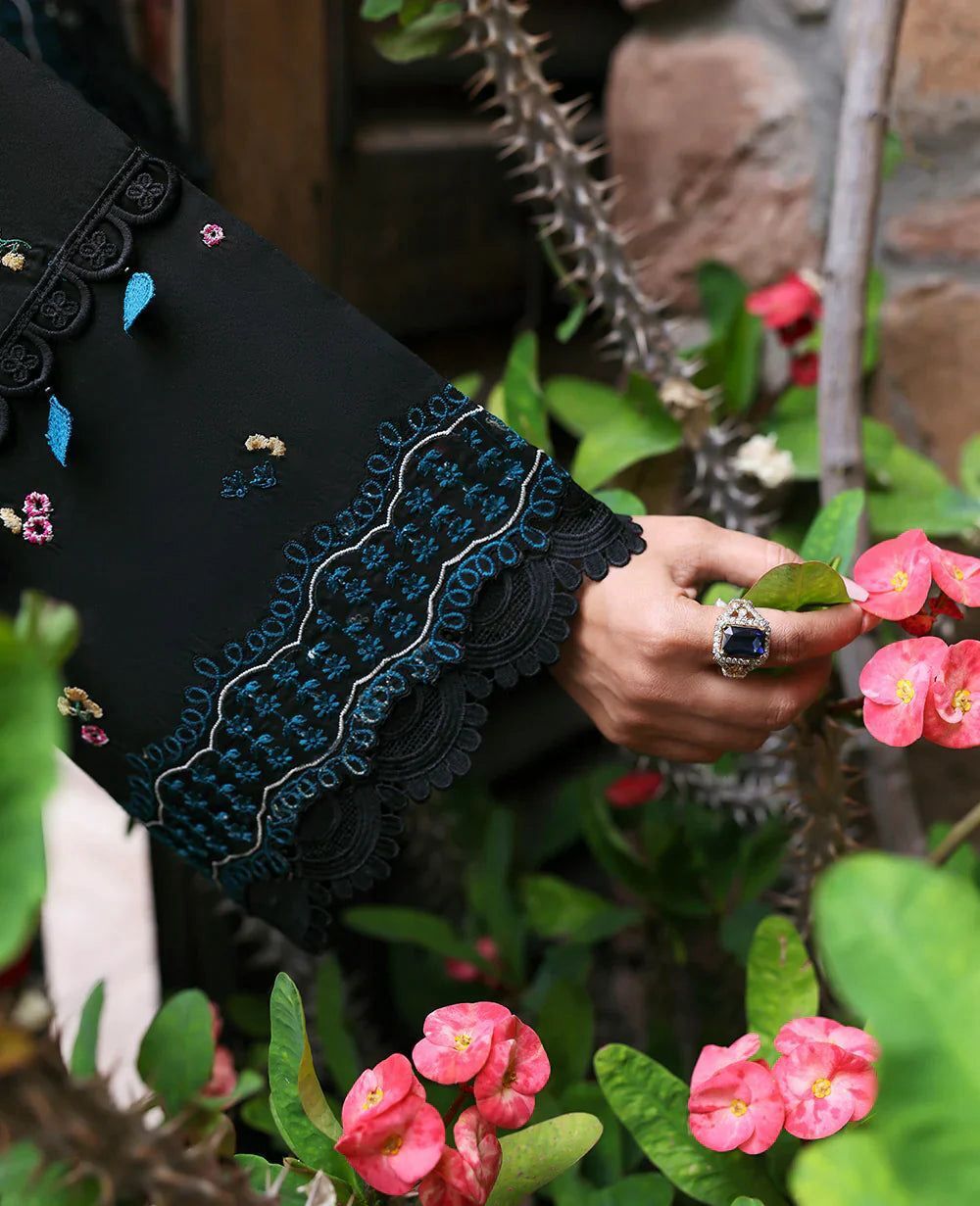 Zarqaaa Hazel 5076 Luxury Embroidered Lawn Suit - Image 3