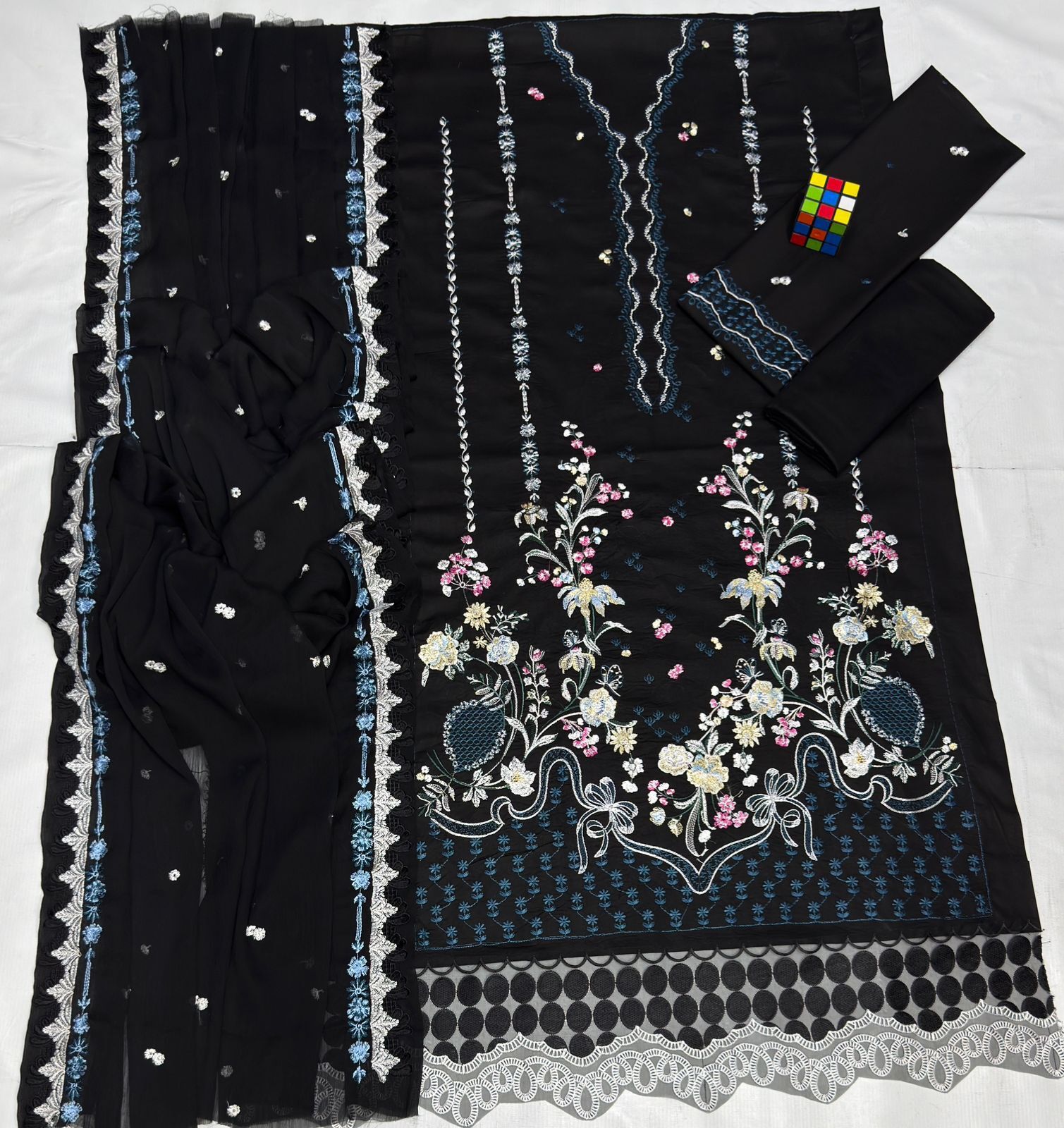 Zarqaaa Hazel 5076 Luxury Embroidered Lawn Suit - Image 5