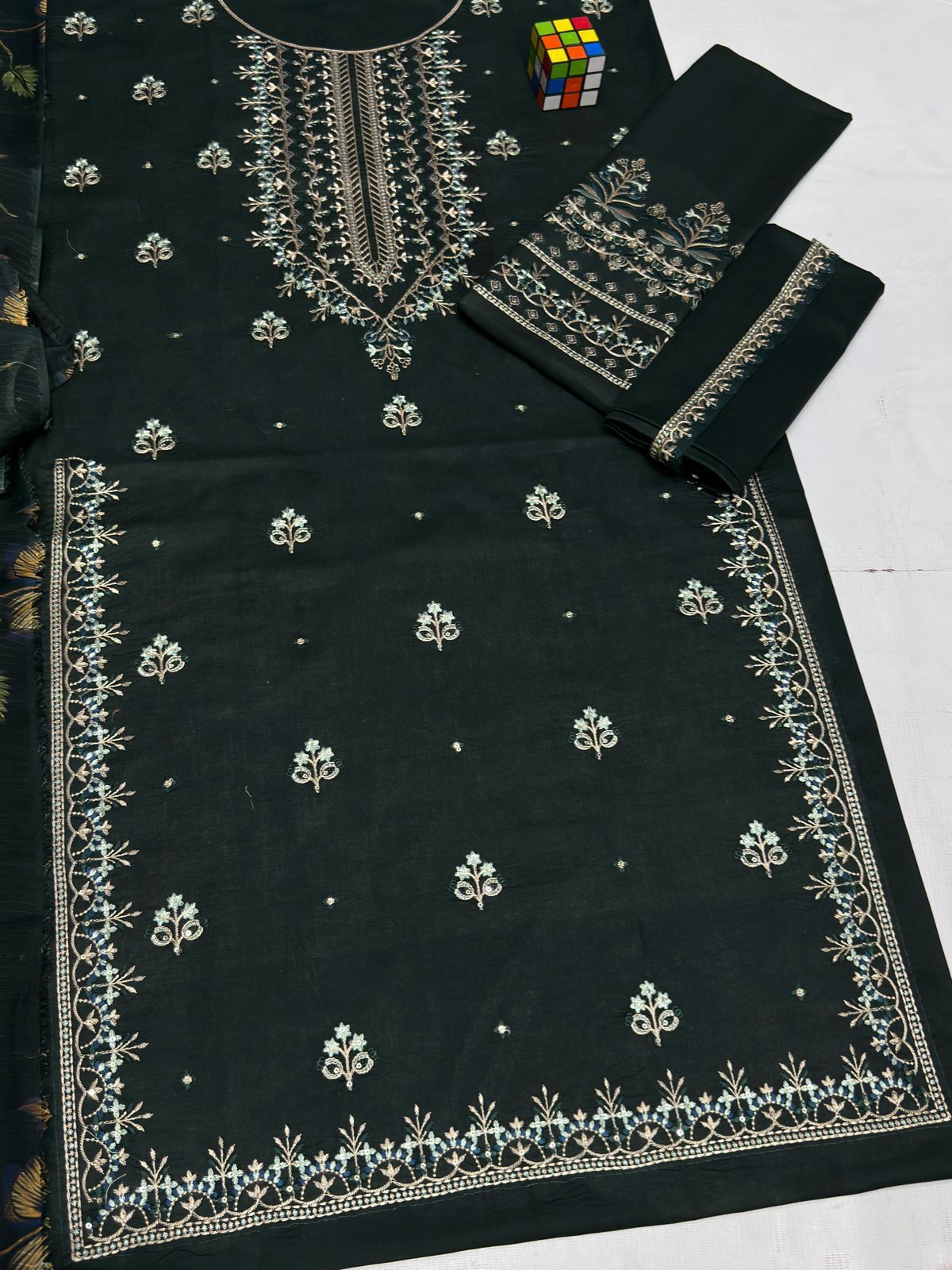 Zarqaaa Batik 4038 Premium Embroidered Lawn Suit - Image 5