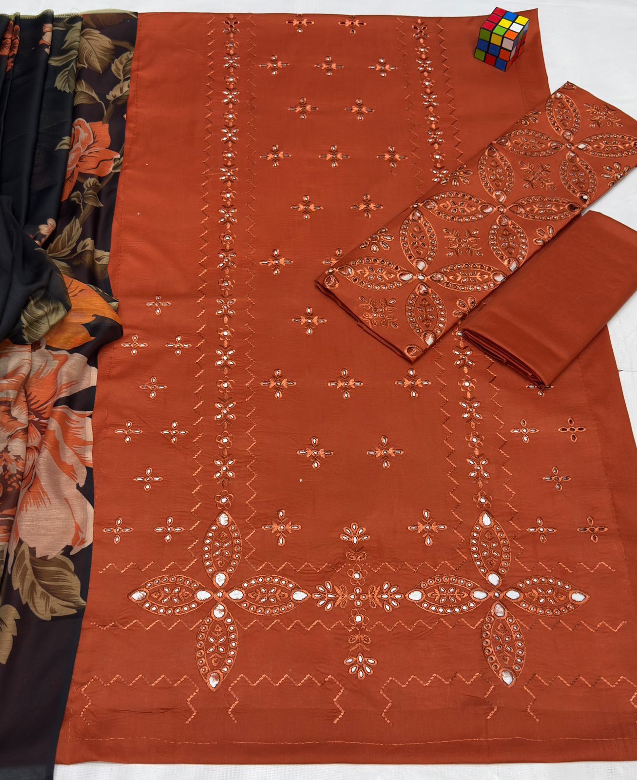 Zarqaaa Iznik 1150 Chikenkari Lawn Suit - Image 6