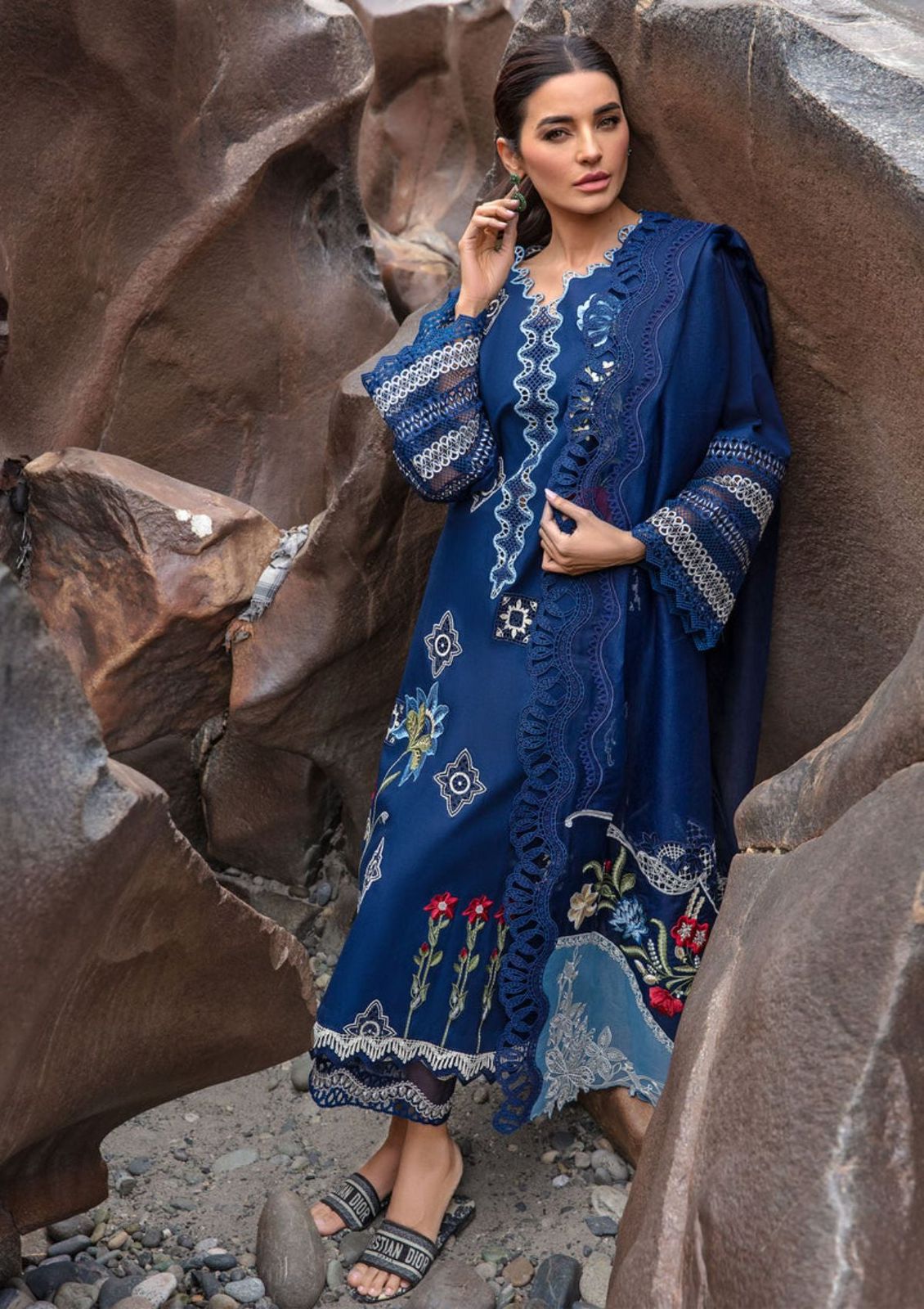 Zarqaaa Crimseon 1229 Luxury Lawn Suit - Image 3