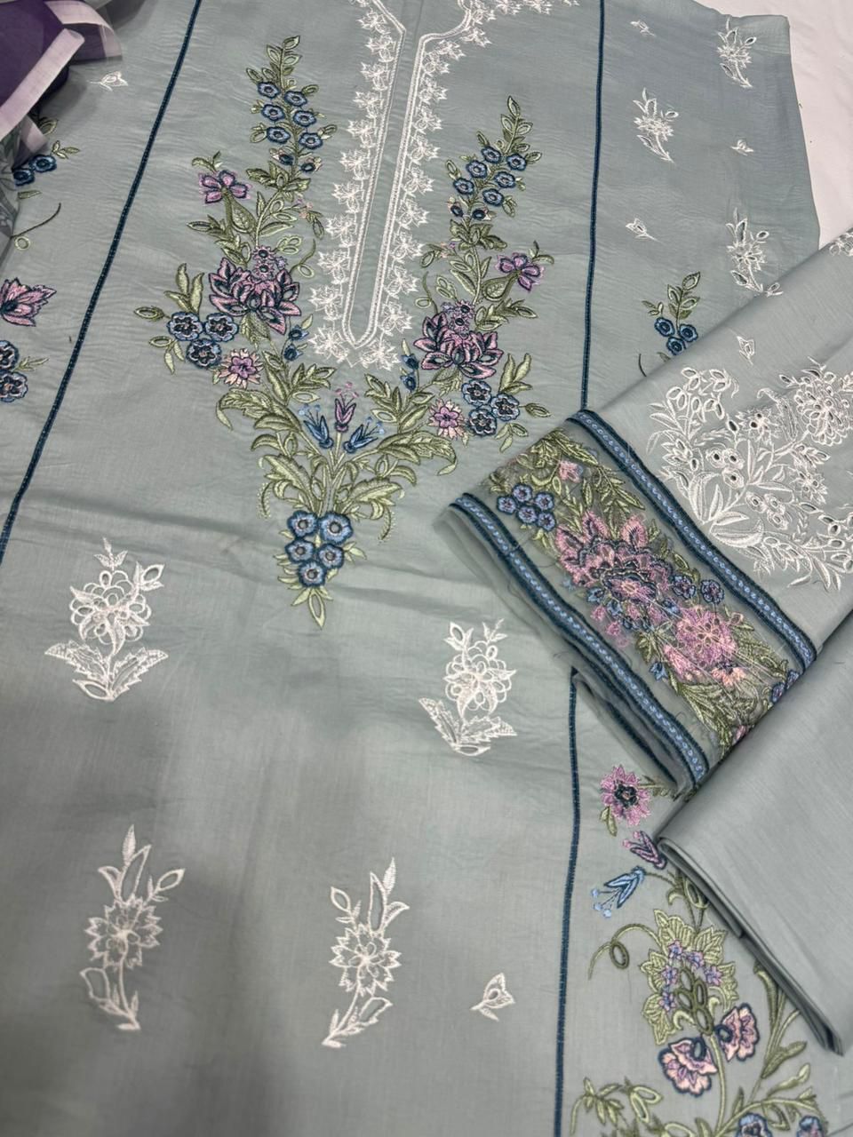 Zarqaaa Qalamqar 1103 Luxury Lawn Suit - Image 5